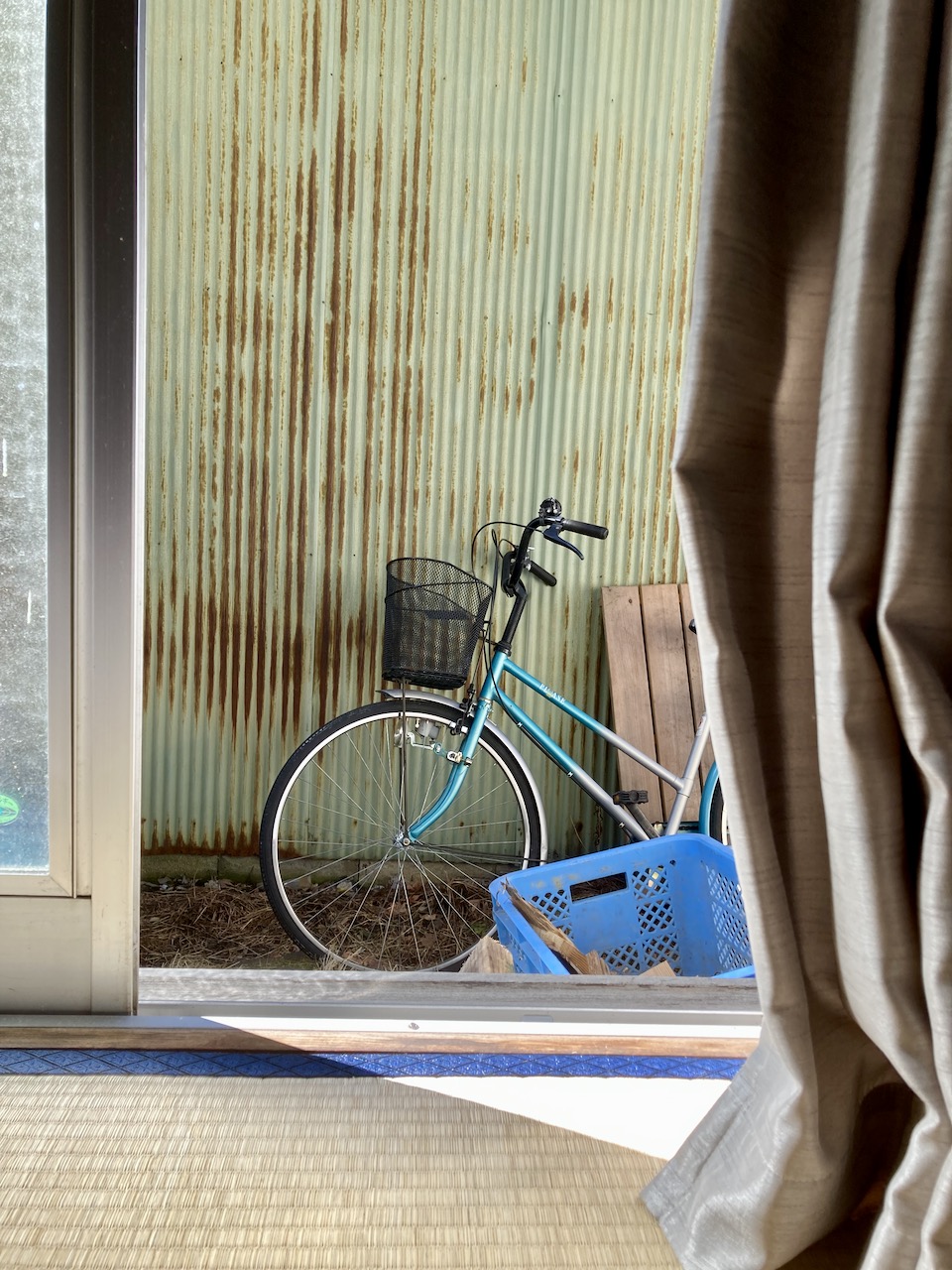 vieuw outside with old bike